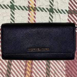 Michael Kors Leather Jet Set Large Wallet on Chain